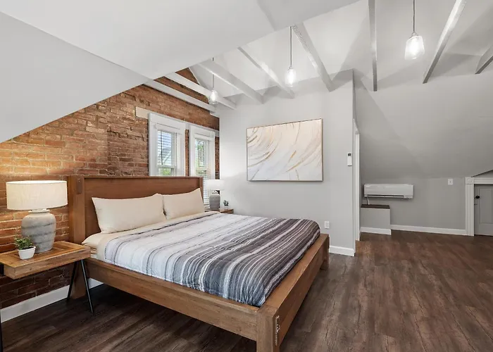 Oakland, !f Unique And Stylish Private Bedroom With Private Bathroom Homestay