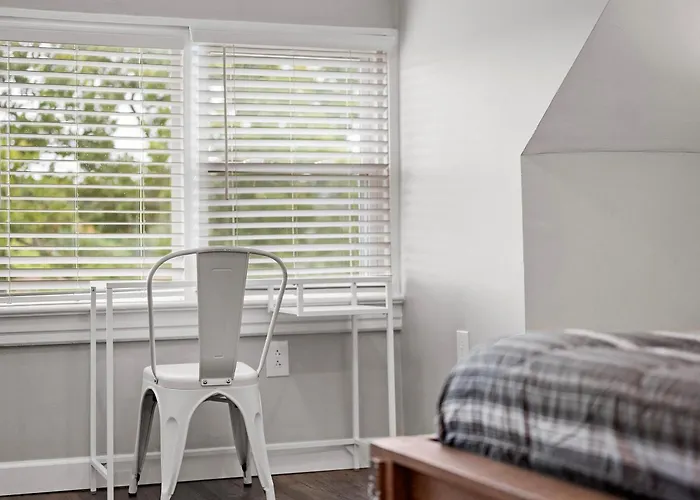 Oakland, !f Unique And Stylish Private Bedroom With Private Bathroom Pittsburgh