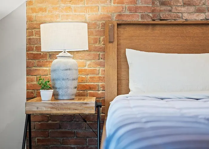 Oakland, !f Unique And Stylish Private Bedroom With Private Bathroom Homestay