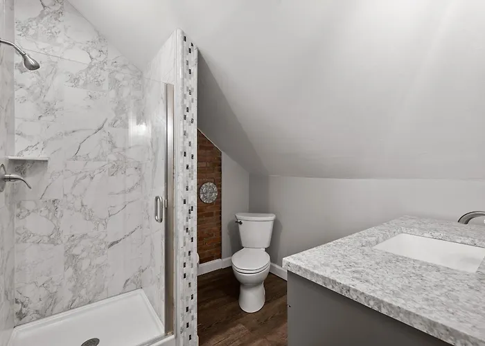 Oakland, !f Unique And Stylish Private Bedroom With Private Bathroom Homestay