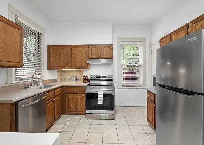Homestay Oakland, !f Unique And Stylish Private Bedroom With Private Bathroom *