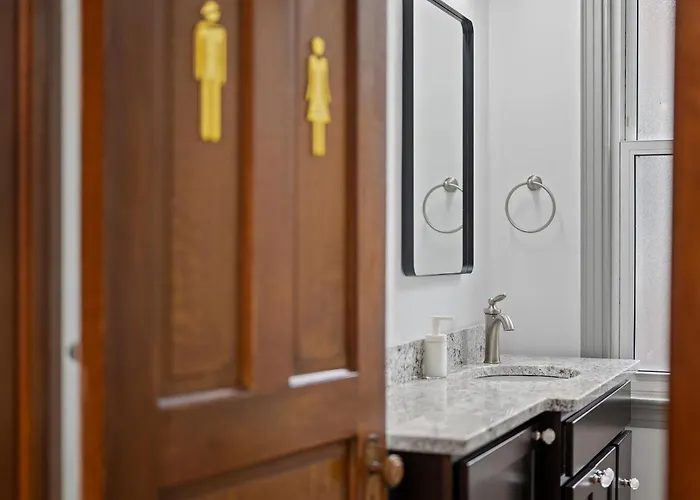 Homestay Oakland, !f Unique And Stylish Private Bedroom With Private Bathroom Pittsburgh